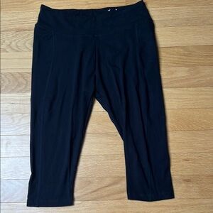 Marika Black Capri Leggings